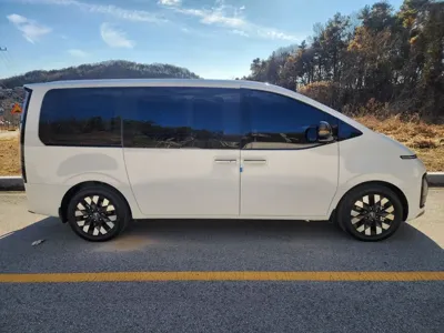 Hyundai Staria 2025, 5337 км, за 39057.37 USD - фото 7
