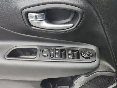Jeep Renegade 2022, 15397 км, за 15426.02 USD