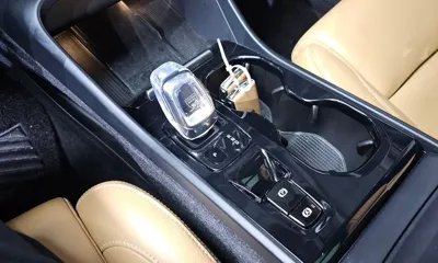 Volvo XC40 2020, 50521 км, за 17152.3 USD - фото 9