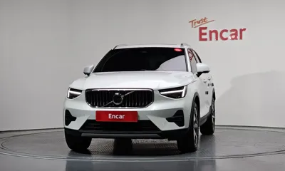 Volvo XC40 2025, 18856 км, за 27257.38 USD