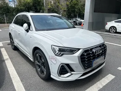 Audi Q3 2022, 26000 км, за 27818.27 USD