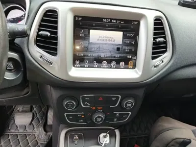 Jeep Compass 2018, 48200 км, за 8431.27 USD - фото 13