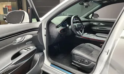 Genesis GV70 2023, 41654 км, за 30921.7 USD - фото 11