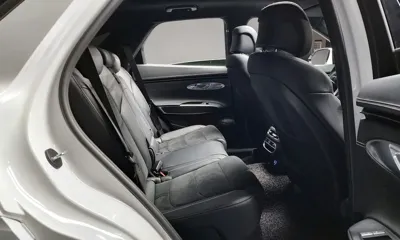 Genesis GV70 2023, 41654 км, за 30921.7 USD - фото 12
