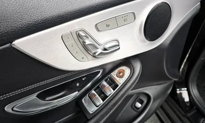 Mercedes-Benz C-Class 2018, 129397 км, за 14344.27 USD - фото 18