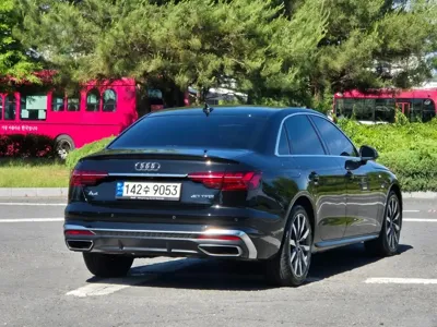 Audi A4 2023, 60975 км, за 18905.08 USD
