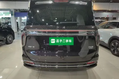Hongqi HQ9 PHEV 2024, 17100 км, за 33612 USD