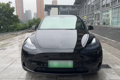 Tesla Model Y 2023, 51600 км, за 28628 USD