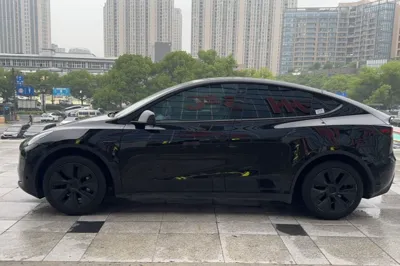 Tesla Model Y 2023, 51600 км, за 28628 USD