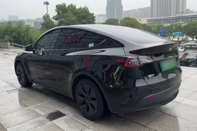 Tesla Model Y 2023, 51600 км, за 28628 USD