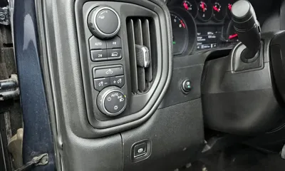 Chevrolet Silverado 2020, 58317 км, за 28901.72 USD - фото 14
