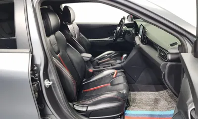 Hyundai Veloster 2019, 156509 км, за 6541.13 USD - фото 11
