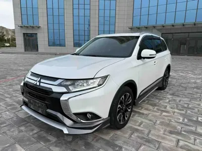 Mitsubishi Outlander 2022, 38000 км, за 17677.59 USD