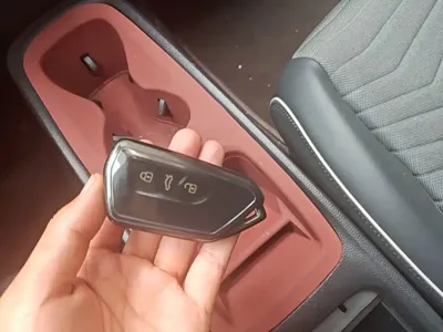 Volkswagen ID.3 2023, 63700 км, за 10903.26 USD - фото 9