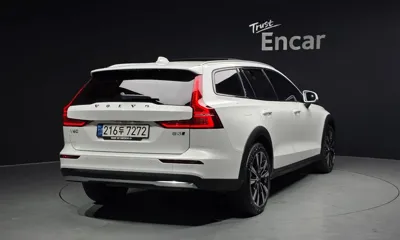 Volvo V60 2023, 24621 км, за 31398.75 USD