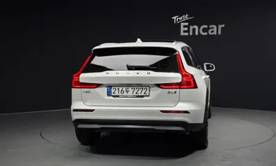 Volvo V60 2023, 24621 км, за 31398.75 USD