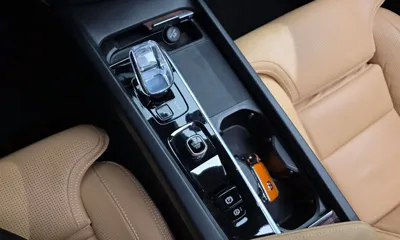 Volvo V60 2023, 24621 км, за 31180.26 USD - фото 9
