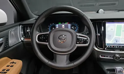 Volvo V60 2023, 24621 км, за 31180.26 USD - фото 13