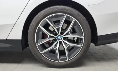 BMW 5-Series 2026, 8651 км, за 46449.54 USD - фото 21