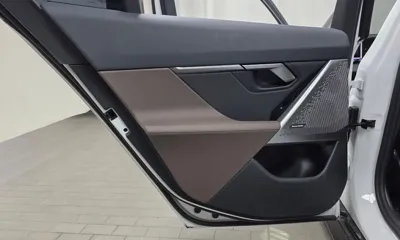BMW 5-Series 2026, 8651 км, за 46449.54 USD - фото 25