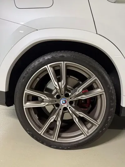 BMW X6 2023, 17000 км, за 58093.74 USD