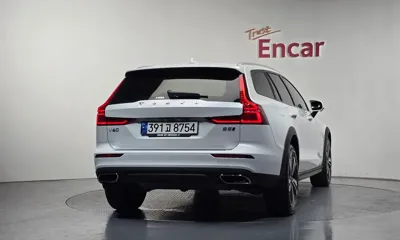 Volvo V60 2021, 6989 км, за 24648.73 USD