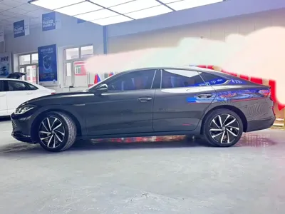 Volkswagen Lamando 2023, 40000 км, за 22457.51 USD