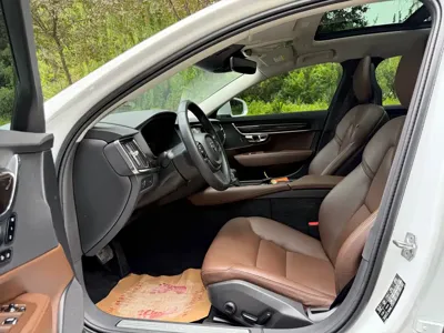 Volvo S90 2017, 90000 км, за 12948.54 USD