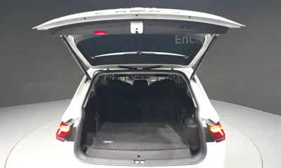 Volkswagen Tiguan 2022, 58493 км, за 20021.01 USD - фото 20