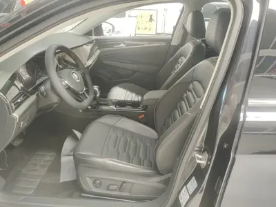 Volkswagen Passat 2020, 75600 км, за 12109.83 USD - фото 11