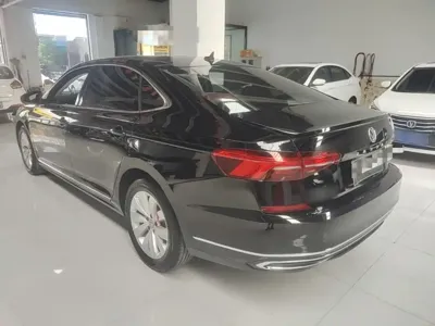Volkswagen Passat 2020, 75600 км, за 12109.83 USD - фото 23