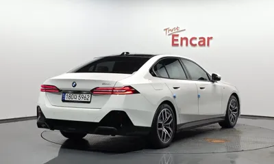 BMW 5-Series 2024, 11039 км, за 39413.7 USD