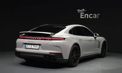 Porsche Panamera 2024, 10197 км, за 661019.77 USD