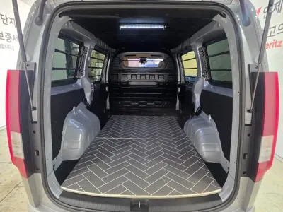 Hyundai Staria 2025, 7322 км, за 17876.87 USD