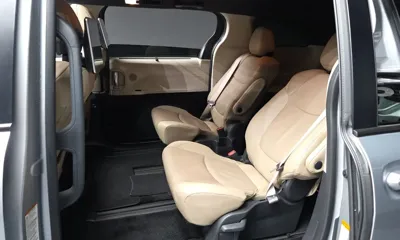 Toyota Sienna 2021, 79427 км, за 29210.98 USD - фото 26