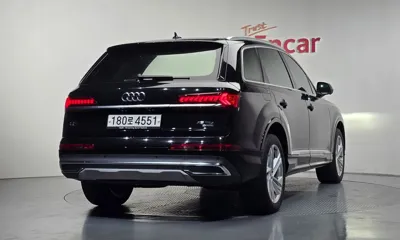 Audi Q7 2023, 45467 км, за 38466.59 USD