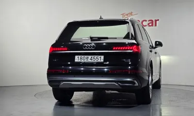 Audi Q7 2023, 45467 км, за 38466.59 USD