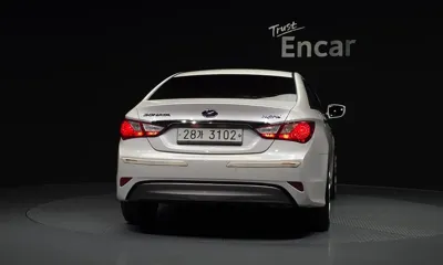 Hyundai Sonata 2014, 141884 км, за 2953.92 USD