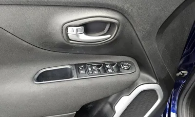 Jeep Renegade 2021, 44860 км, за 10463.57 USD - фото 14