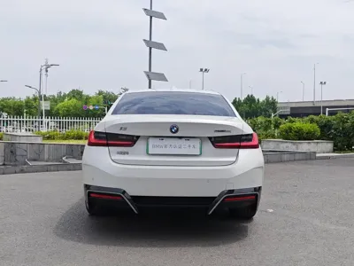 BMW i3 2025, 32000 км, за 21727.42 USD