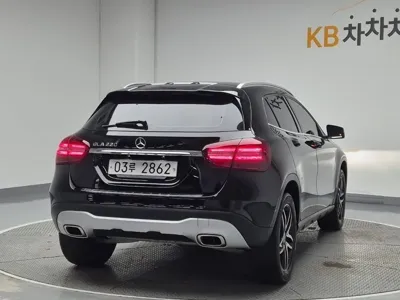 Mercedes-Benz GLA-Class 2019, 87232 км, за 11832.37 USD