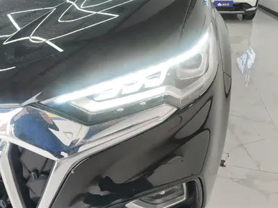Hongqi Hongqi HS5 2022, 32400 км, за 11775.22 USD
