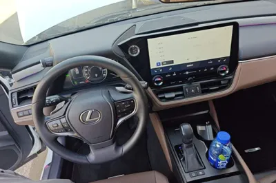 Lexus ES 2025, 4500 км, за 46322 USD - фото 3