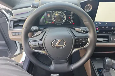 Lexus ES 2025, 4500 км, за 46322 USD - фото 4