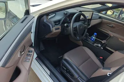 Lexus ES 2025, 4500 км, за 46322 USD - фото 9