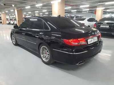 Hyundai Grandeur 2010, 107035 км, за 3048.82 USD