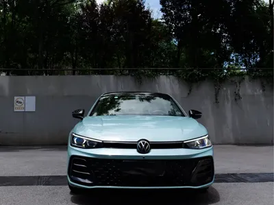 Volkswagen Passat 2025, 8000 км, за 24650.06 USD