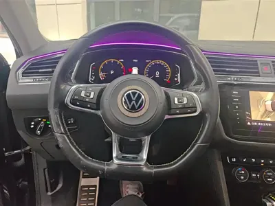 Volkswagen Tiguan L 2021, 71000 км, за 15419.93 USD - фото 15