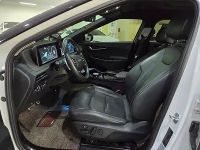 Kia EV6 2023, 23667 км, за 21402.57 USD - фото 6