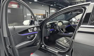 Mercedes-Benz E-Class 2022, 42769 км, за 21498.38 USD - фото 10